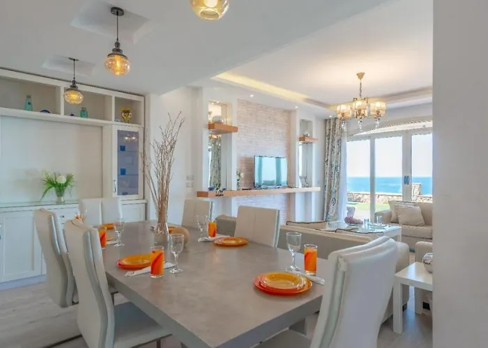 Telal Overlooking The Sea Villa *