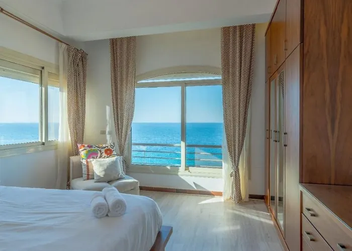 Telal Overlooking The Sea Villa