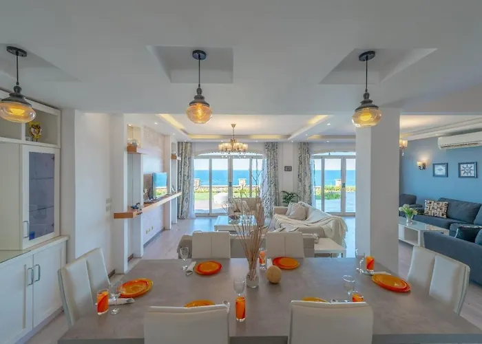 Telal Overlooking The Sea Villa